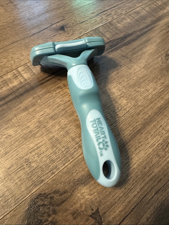 Other - NWOT Heart to Tail Pet Deshedding Tool - Light Teal